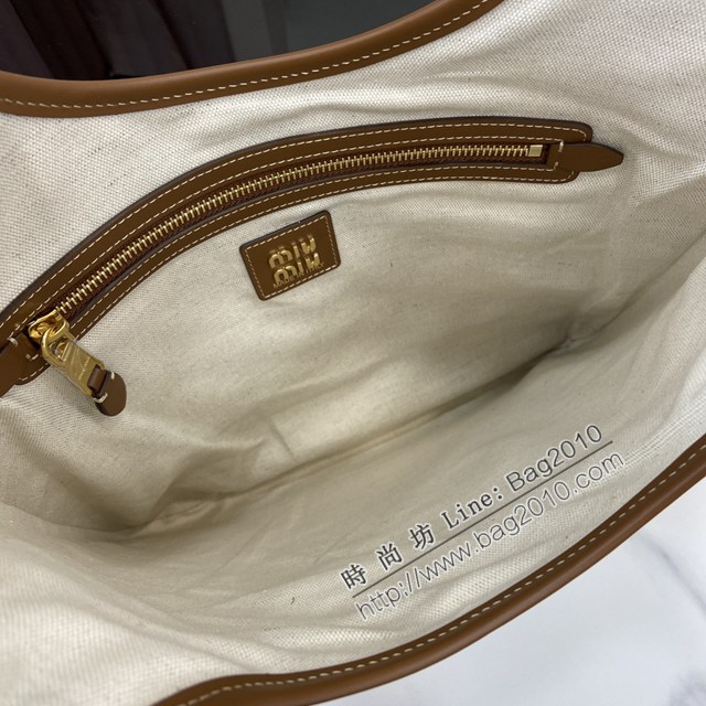 MIU MIU專櫃繆繆最新款Naplak漆面羊皮革托特包 jh2653型號：5BG231